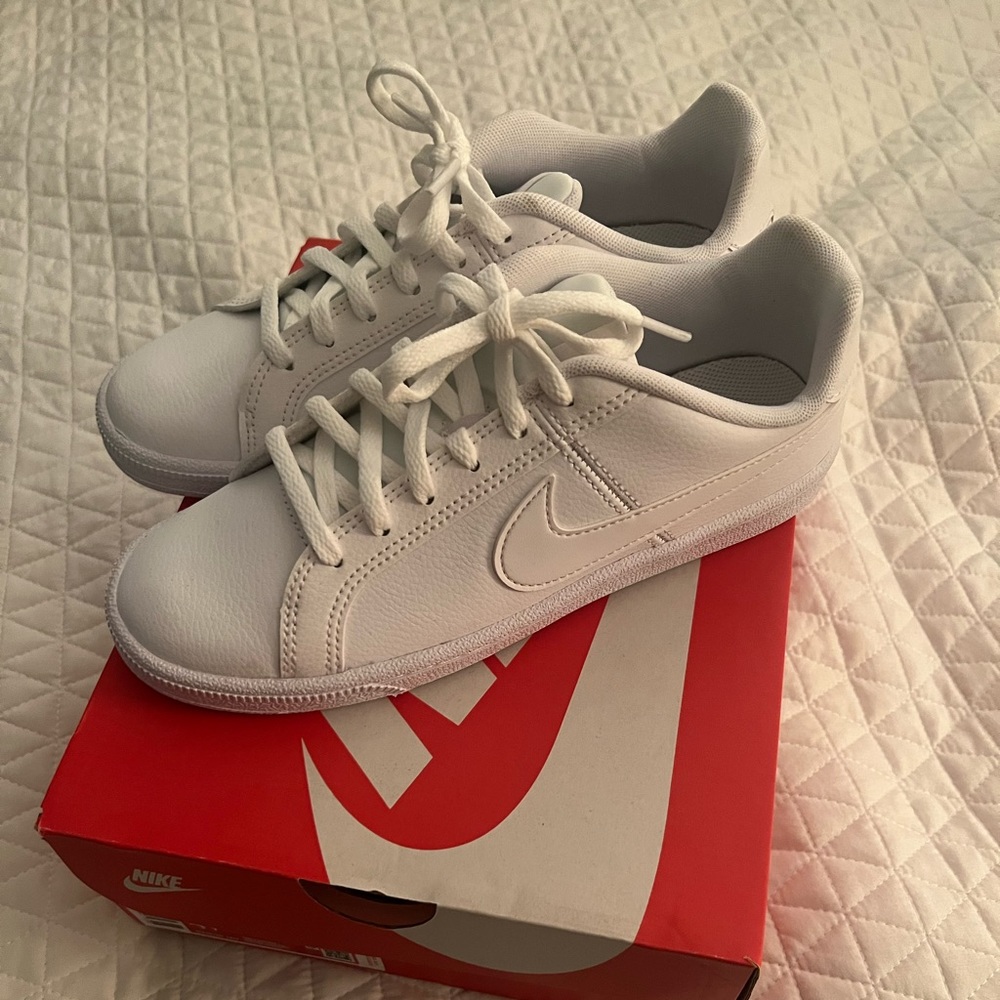 Nike Court Royale women’s running shoes / Brand New / never worn in box